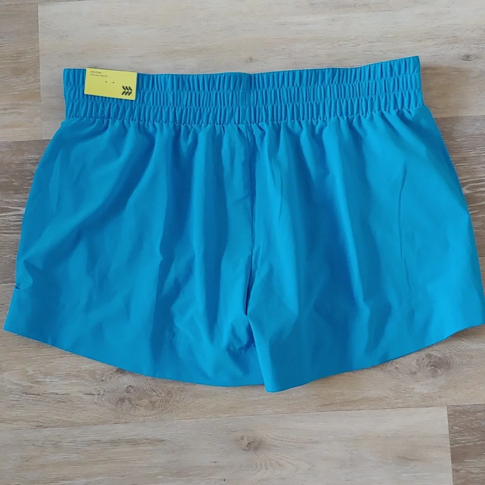 NWT All in Motion Women's Mid Rise Woven Shorts Blue Size L